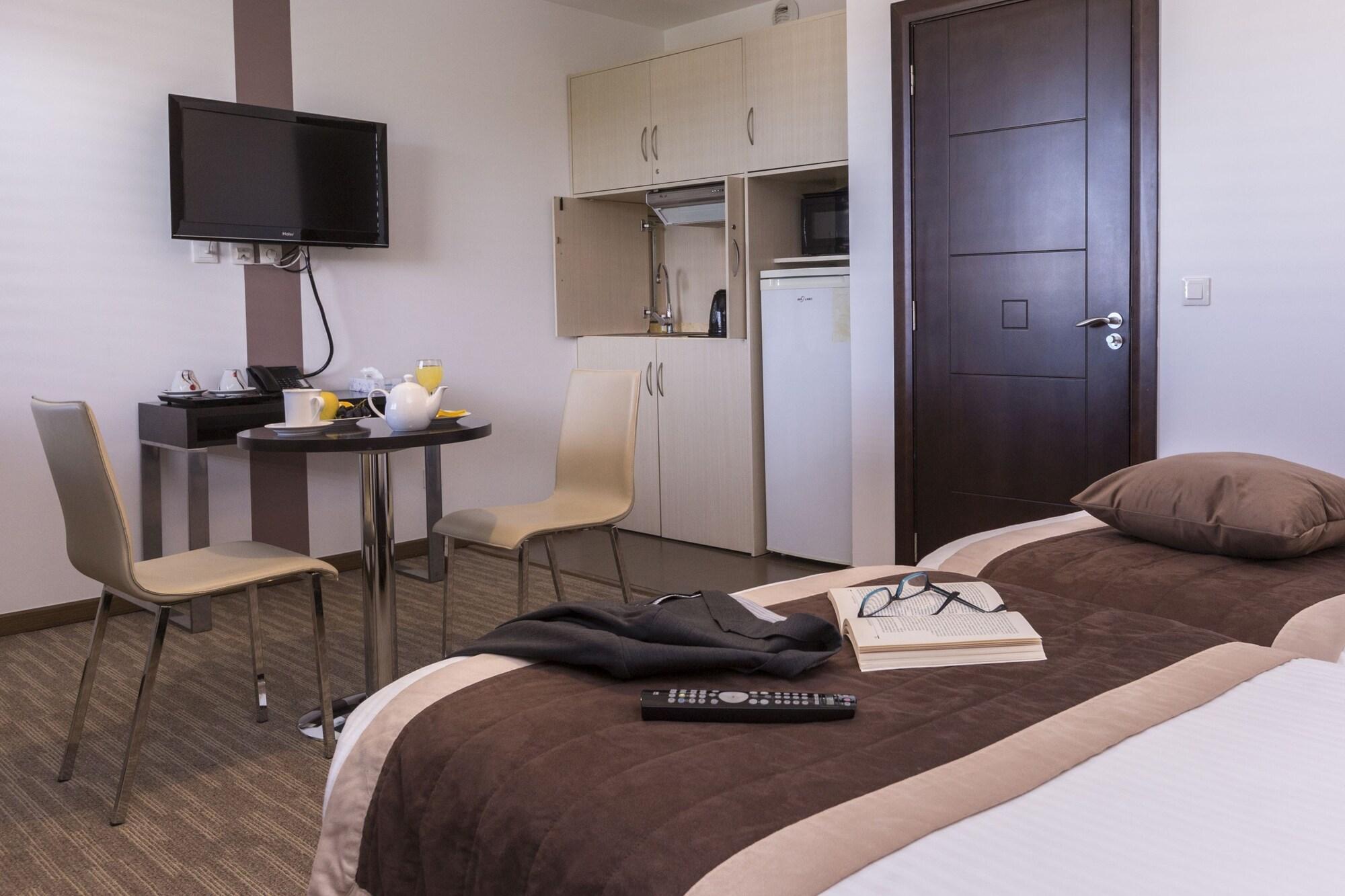 Zenitude Swiss Apparthotels Ferney-Voltaire Bagian luar foto